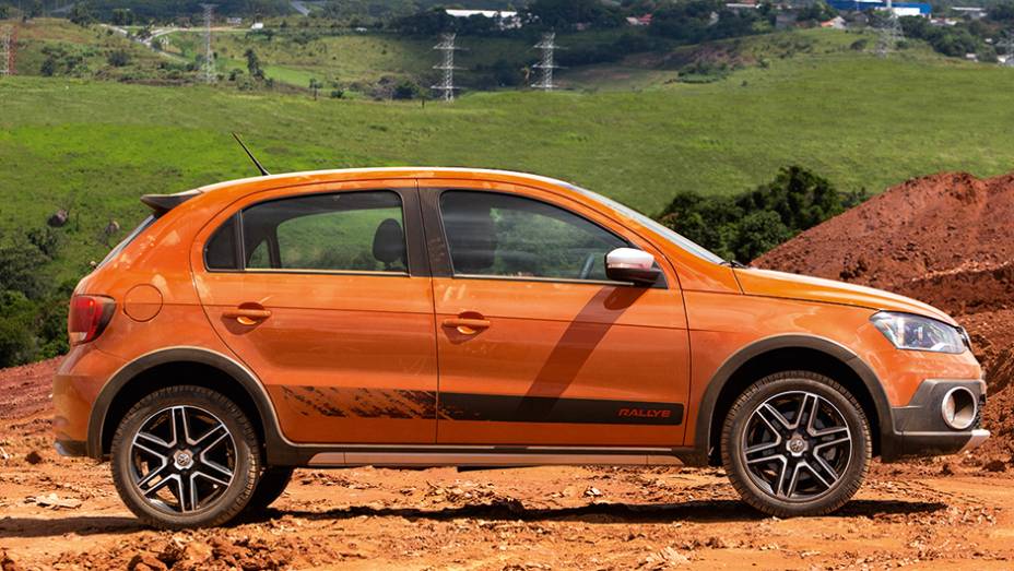 Versão off-road tem suspensão 23 mm mais alta que a dos outros Gol | <a href="https://preprod.quatrorodas.abril.com.br/carros/testes/volkswagen-gol-rallye-782379.shtml" rel="migration">Leia mais</a>