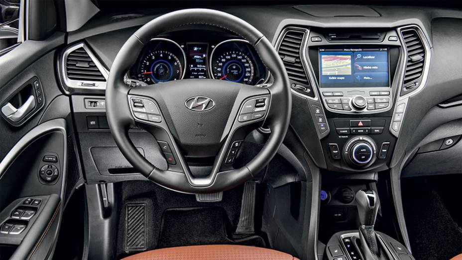 Central multim&iacute;dia avisa sobre os limites legais de velocidade | <a href="https://preprod.quatrorodas.abril.com.br/carros/testes/hyundai-grand-santa-fe-782547.shtml" rel="migration">Leia mais</a>