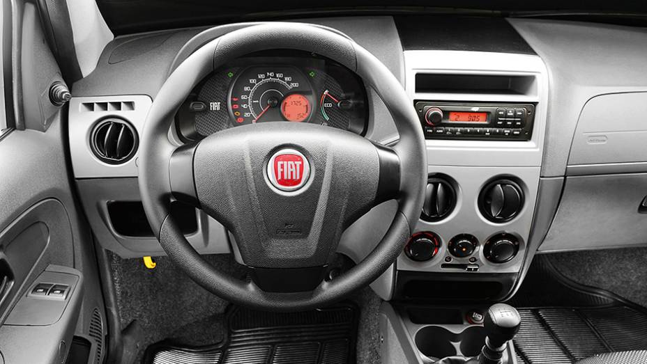 Fire trocou de painel e ganhou novas sa&iacute;das de ar | <a href="https://preprod.quatrorodas.abril.com.br/carros/impressoes/fiat-palio-fire-780927.shtml" rel="migration">Leia mais</a>