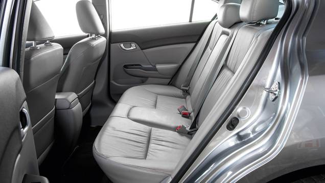 Assoalho traseiro é plano | <a href="https://preprod.quatrorodas.abril.com.br/carros/comparativos/sedas-medios-783295.shtml" rel="migration">Leia mais</a> Assoalho traseiro é plano | <a href="https://preprod.quatrorodas.abril.com.br/carros/comparativos/sedas-medios-783295.shtml" rel="migration">Leia mais</a>
