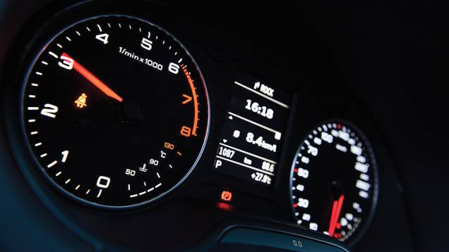 Mostrador luminoso é de fácil leitura | <a href="https://preprod.quatrorodas.abril.com.br/carros/impressoes/audi-a3-sedan-1-4-785149.shtml" rel="migration">Leia mais</a> Mostrador luminoso é de fácil leitura | <a href="https://preprod.quatrorodas.abril.com.br/carros/impressoes/audi-a3-sedan-1-4-785149.shtml" rel="migration">Leia mais</a>