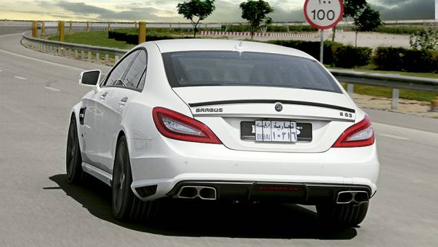 Para virar um Brabus, o Mercedes CLS recebe o logotipo da marca, um discreto aerofólio, o difusor de carbono e quatro enormes escapes | <a href="https://preprod.quatrorodas.abril.com.br/carros/impressoes/brabus-cls-787697.shtml" rel="migration">Leia mais</a> Para virar um Brabus, o Mercedes CLS recebe o logotipo da marca, um discreto aerofólio, o difusor de carbono e quatro enormes escapes | <a href="https://preprod.quatrorodas.abril.com.br/carros/impressoes/brabus-cls-787697.shtml" rel="migration">Leia mais</a>