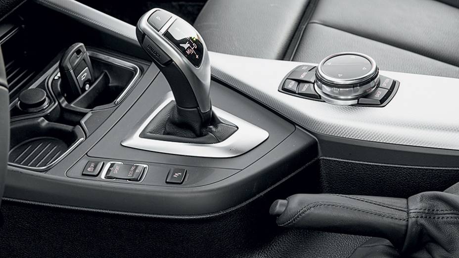 Freio de mão aumenta a diversão | <a href="https://preprod.quatrorodas.abril.com.br/carros/comparativos/45-amg-x-s3-x-m135i-787525.shtml" rel="migration">Leia mais</a> Freio de mão aumenta a diversão | <a href="https://preprod.quatrorodas.abril.com.br/carros/comparativos/45-amg-x-s3-x-m135i-787525.shtml" rel="migration">Leia mais</a>