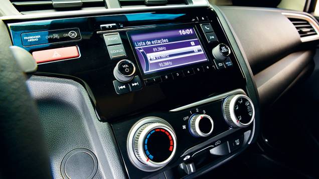 mas ar perdeu o ajuste digital | <a href="https://preprod.quatrorodas.abril.com.br/carros/testes/honda-fit-exl-1-5-786780.shtml" rel="migration">Leia mais</a>
mas ar perdeu o ajuste digital | <a href="https://preprod.quatrorodas.abril.com.br/carros/testes/honda-fit-exl-1-5-786780.shtml" rel="migration">Leia mais</a>