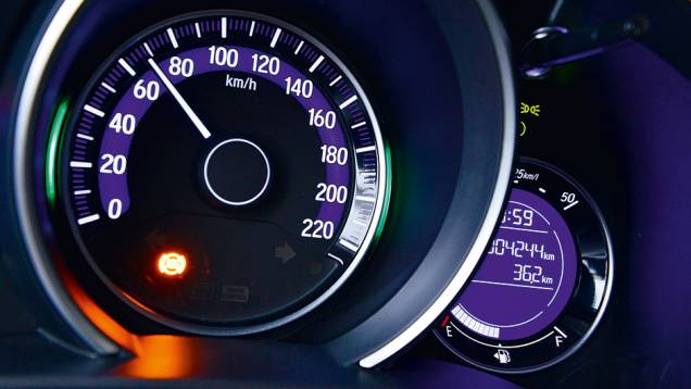 Laterais do velocímetro mudam de cor conforme a tocada | <a href="https://preprod.quatrorodas.abril.com.br/carros/testes/honda-fit-exl-1-5-786780.shtml" rel="migration">Leia mais</a> Laterais do velocímetro mudam de cor conforme a tocada | <a href="https://preprod.quatrorodas.abril.com.br/carros/testes/honda-fit-exl-1-5-786780.shtml" rel="migration">Leia mais</a>