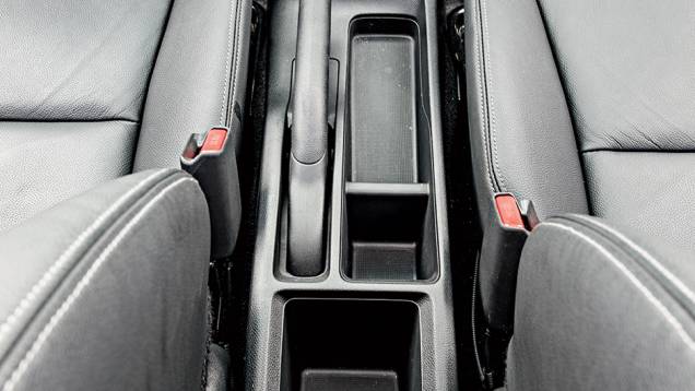 Múltiplos porta-objetos facilitam a vida a bordo | <a href="https://preprod.quatrorodas.abril.com.br/carros/testes/honda-fit-exl-1-5-786780.shtml" rel="migration">Leia mais</a> Múltiplos porta-objetos facilitam a vida a bordo | <a href="https://preprod.quatrorodas.abril.com.br/carros/testes/honda-fit-exl-1-5-786780.shtml" rel="migration">Leia mais</a>
