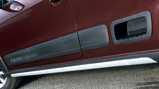 Step-side facilita o acesso à caçamba | <a href="https://preprod.quatrorodas.abril.com.br/carros/comparativos/saveiro-x-strada-787696.shtml" rel="migration">Leia mais</a> Step-side facilita o acesso à caçamba | <a href="https://preprod.quatrorodas.abril.com.br/carros/comparativos/saveiro-x-strada-787696.shtml" rel="migration">Leia mais</a>