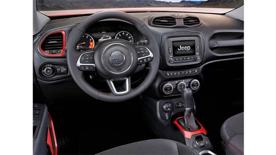 No interior, o design do painel mistura estilos: americano com italiano | <a href="https://preprod.quatrorodas.abril.com.br/reportagens/geral/vale-esperar-jeep-renegade-791986.shtml" rel="migration">Leia mais</a>