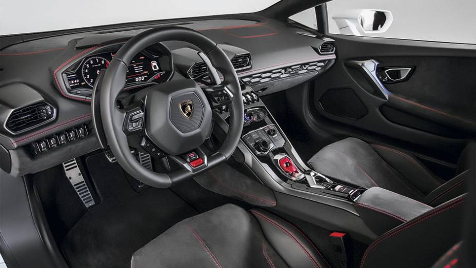 A ideia estilística dos hexágonos está espalhada pelo interior do esportivo | <a href="https://preprod.quatrorodas.abril.com.br/carros/impressoes/lamborghini-huracan-795058.shtml" rel="migration">Leia mais</a>