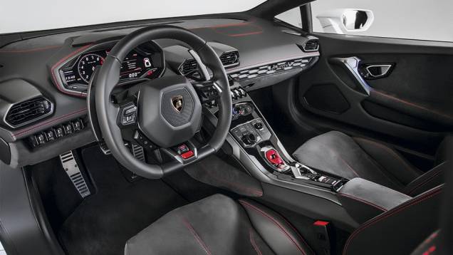 A ideia estilística dos hexágonos está espalhada pelo interior do esportivo | <a href="https://preprod.quatrorodas.abril.com.br/carros/impressoes/lamborghini-huracan-795058.shtml" rel="migration">Leia mais</a> A ideia estilística dos hexágonos está espalhada pelo interior do esportivo | <a href="https://preprod.quatrorodas.abril.com.br/carros/impressoes/lamborghini-huracan-795058.shtml" rel="migration">Leia mais</a>