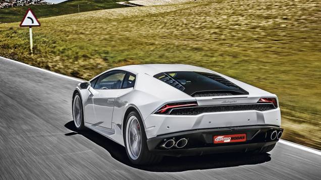 Tração atua nas quatro rodas: em condições normais, 70% da força do motor está na traseira, mas pode variar de 50% a 100% | <a href="https://preprod.quatrorodas.abril.com.br/carros/impressoes/lamborghini-huracan-795058.shtml" rel="migration">Leia mais</a> Tração atua nas quatro rodas: em condições normais, 70% da força do motor está na traseira, mas pode variar de 50% a 100% | <a href="https://preprod.quatrorodas.abril.com.br/carros/impressoes/lamborghini-huracan-795058.shtml" rel="migration">Leia mais</a>