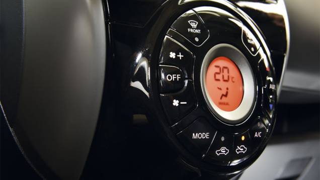 Novo ar-condicionado adotou regulagens digitais | <a href="https://preprod.quatrorodas.abril.com.br/carros/testes/nissan-march-792698.shtml" rel="migration">Leia mais</a> Novo ar-condicionado adotou regulagens digitais | <a href="https://preprod.quatrorodas.abril.com.br/carros/testes/nissan-march-792698.shtml" rel="migration">Leia mais</a>