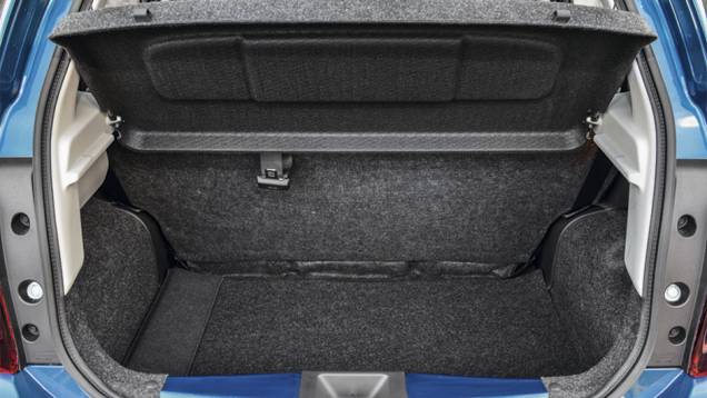 No porta-malas, 265 litros | <a href="https://preprod.quatrorodas.abril.com.br/carros/testes/nissan-march-792698.shtml" rel="migration">Leia mais</a> No porta-malas, 265 litros | <a href="https://preprod.quatrorodas.abril.com.br/carros/testes/nissan-march-792698.shtml" rel="migration">Leia mais</a>