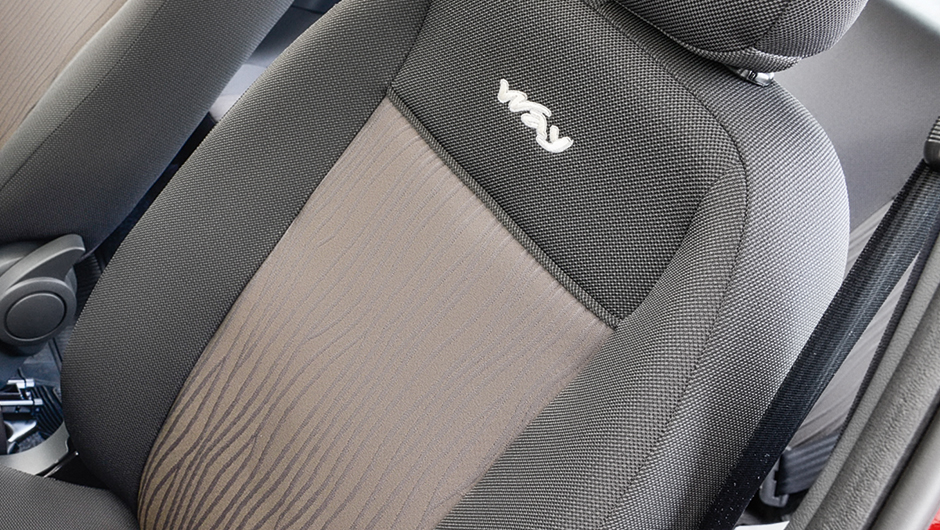 ... s&atilde;o as novidades no interior espartano | <a href="https://preprod.quatrorodas.abril.com.br/carros/impressoes/fiat-palio-fire-way-790798.shtml" rel="migration">Leia mais</a>