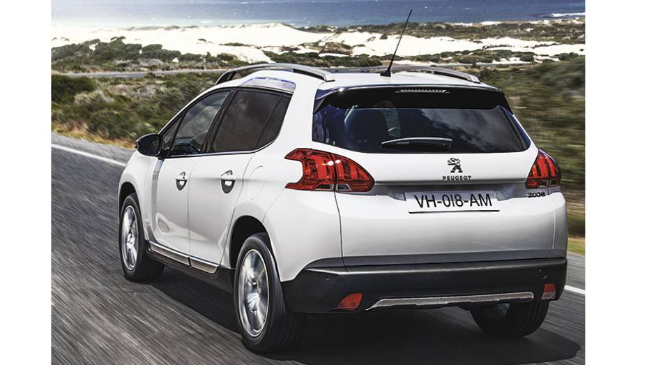 Lanternas, instrumentos em posi&ccedil;&atilde;o elevada e volante pequeno s&atilde;o compartilhados com o 208 | <a href="https://preprod.quatrorodas.abril.com.br/reportagens/geral/vale-esperar-peugeot-2008-793301.shtml" rel="migration">Leia mais</a>
