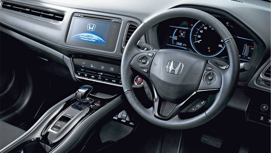 O console é voltado para o motorista | <a href="https://preprod.quatrorodas.abril.com.br/reportagens/geral/vale-esperar-honda-vezel-793591.shtml" rel="migration">Leia mais</a>