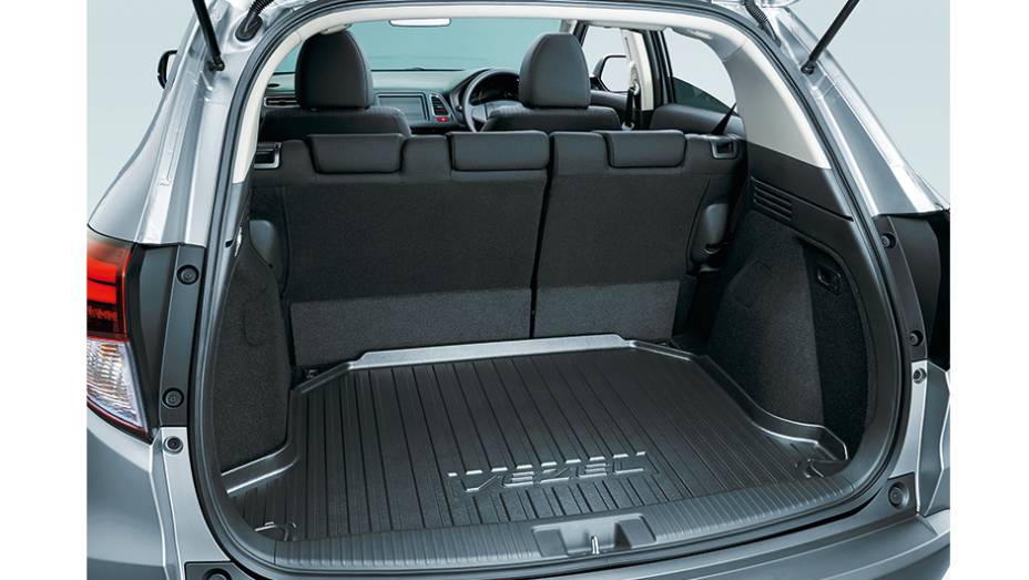 Porta-malas de 400 litros e bancos rebat&iacute;veis na propor&ccedil;&atilde;o 60/40 | <a href="https://preprod.quatrorodas.abril.com.br/reportagens/geral/vale-esperar-honda-vezel-793591.shtml" rel="migration">Leia mais</a>