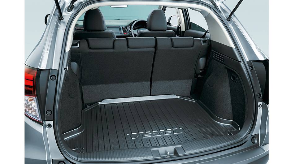 Porta-malas de 400 litros e bancos rebat&iacute;veis na propor&ccedil;&atilde;o 60/40 | <a href="https://preprod.quatrorodas.abril.com.br/reportagens/geral/vale-esperar-honda-vezel-793591.shtml" rel="migration">Leia mais</a>