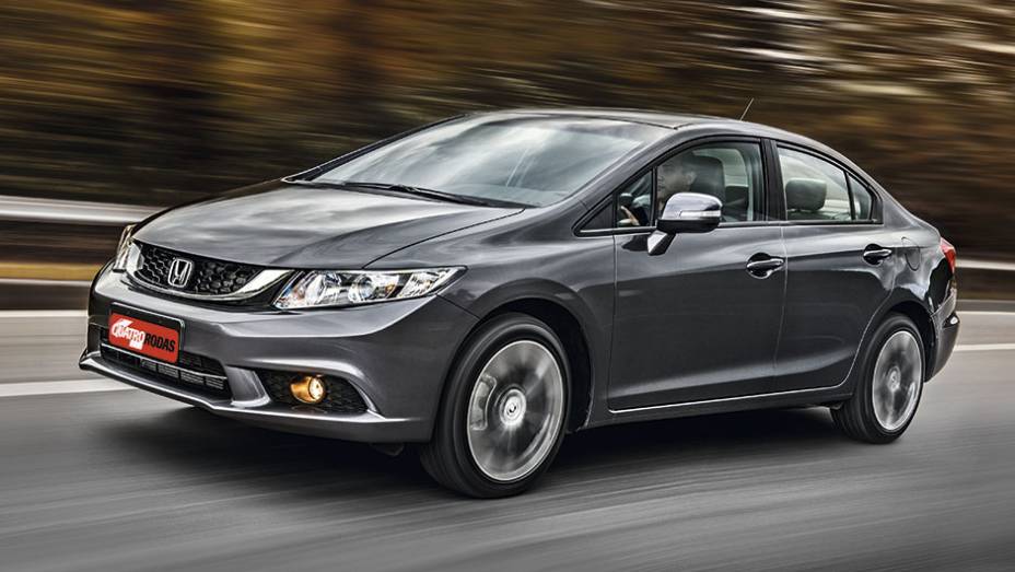 Civic 2015 sofreu leves mudan&ccedil;as na dianteira | <a href="https://preprod.quatrorodas.abril.com.br/carros/impressoes/honda-civic-2015-797583.shtml" rel="migration">Leia mais</a>