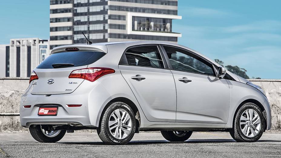 Na vers&atilde;o Comfort Plus, considerada no teste, o HB20 tem rodas de a&ccedil;o | <a href="https://preprod.quatrorodas.abril.com.br/carros/comparativos/renault-sandero-x-chevrolet-onix-x-hyundai-hb20-798448.shtml" rel="migration">Leia mais</a>
