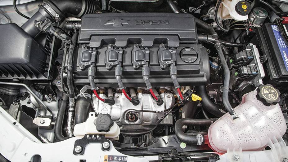 GM 1.4 traz monocomando no cabe&ccedil;ote | <a href="https://preprod.quatrorodas.abril.com.br/carros/comparativos/renault-sandero-x-chevrolet-onix-x-hyundai-hb20-798448.shtml" rel="migration">Leia mais</a>