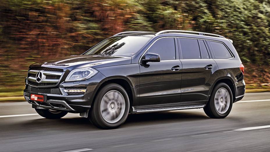 SUV de luxo mede 5 m de comprimento e 1,8 m de altura | <a href="https://preprod.quatrorodas.abril.com.br/carros/impressoes/mercedes-benz-gl-350-bluetec-sport-798485.shtml" rel="migration">Leia mais</a>