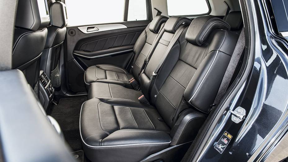 Bancos traseiros são reclináveis e rebatíveis | <a href="https://preprod.quatrorodas.abril.com.br/carros/impressoes/mercedes-benz-gl-350-bluetec-sport-798485.shtml" rel="migration">Leia mais</a> Bancos traseiros são reclináveis e rebatíveis | <a href="https://preprod.quatrorodas.abril.com.br/carros/impressoes/mercedes-benz-gl-350-bluetec-sport-798485.shtml" rel="migration">Leia mais</a>