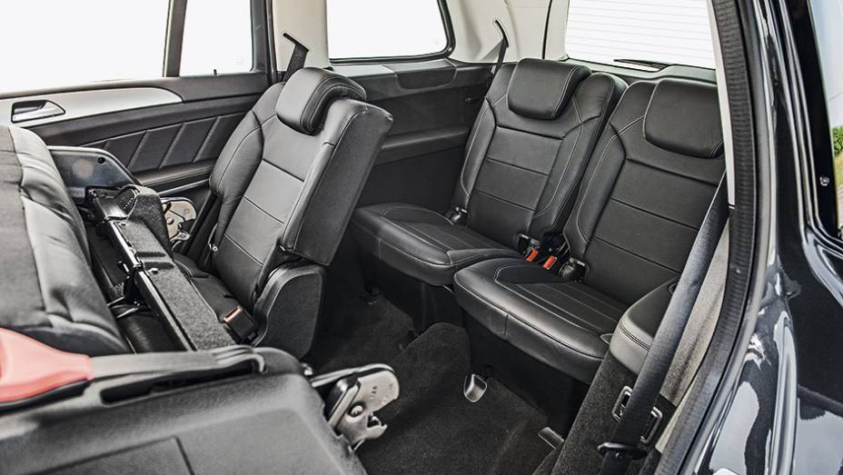 O rebatimento dos assentos é elétrico | <a href="https://preprod.quatrorodas.abril.com.br/carros/impressoes/mercedes-benz-gl-350-bluetec-sport-798485.shtml" rel="migration">Leia mais</a> O rebatimento dos assentos é elétrico | <a href="https://preprod.quatrorodas.abril.com.br/carros/impressoes/mercedes-benz-gl-350-bluetec-sport-798485.shtml" rel="migration">Leia mais</a>