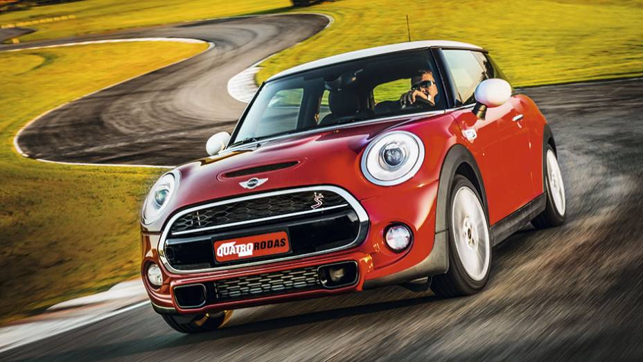Por fora, o novo parece igual ao antigo? A ideia &eacute; essa mesma | <a href="https://preprod.quatrorodas.abril.com.br/carros/testes/mini-cooper-799550.shtml" rel="migration">Leia mais</a>