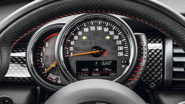 Velocímetro saiu do centro e está atrás do volante | <a href="https://preprod.quatrorodas.abril.com.br/carros/testes/mini-cooper-799550.shtml" rel="migration">Leia mais</a> Velocímetro saiu do centro e está atrás do volante | <a href="https://preprod.quatrorodas.abril.com.br/carros/testes/mini-cooper-799550.shtml" rel="migration">Leia mais</a>