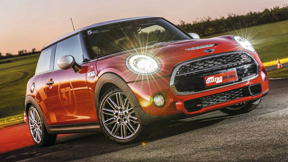 Agora a grade incorpora o para-choque | <a href="https://preprod.quatrorodas.abril.com.br/carros/testes/mini-cooper-799550.shtml" rel="migration">Leia mais</a>