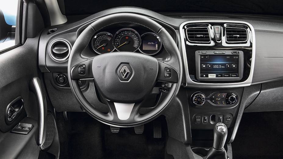 Volante multifuncional traz controle do piloto autom&aacute;tico | <a href="https://preprod.quatrorodas.abril.com.br/carros/testes/renault-sandero-797579.shtml" rel="migration">Leia mais</a>