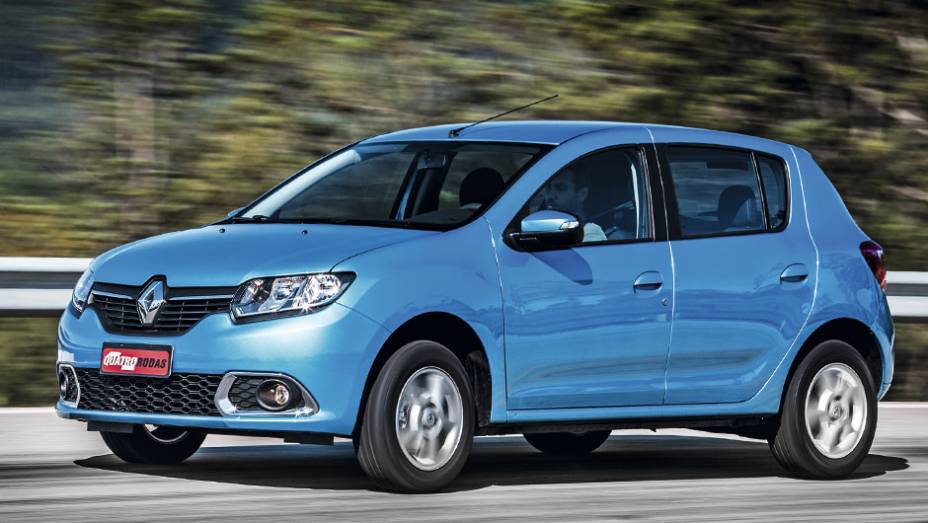 Vers&atilde;o topo de linha Dynamique tem repetidores nos retrovisores e far&oacute;is de neblina com molduras cromadas | <a href="https://preprod.quatrorodas.abril.com.br/carros/testes/renault-sandero-797579.shtml" rel="migration">Leia mais</a>