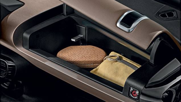 Porta-luvas onde ficaria o airbag | <a href="https://preprod.quatrorodas.abril.com.br/carros/impressoes/citroen-c4-cactus-802252.shtml" target="_blank" rel="migration">Leia mais</a> Porta-luvas onde ficaria o airbag | <a href="https://preprod.quatrorodas.abril.com.br/carros/impressoes/citroen-c4-cactus-802252.shtml" target="_blank" rel="migration">Leia mais</a>