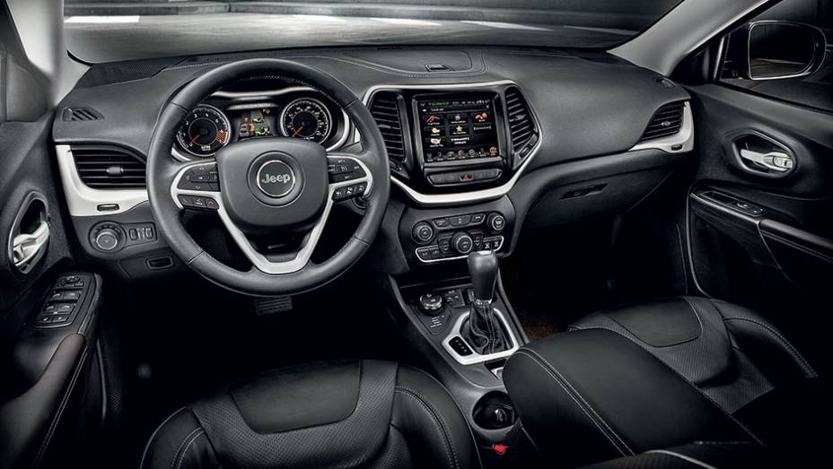 Novo Cherokee aposta em quem n&atilde;o quer ver a cor de lama | <a href="https://preprod.quatrorodas.abril.com.br/carros/impressoes/jeep-cherokee-800423.shtml" target="_blank" rel="migration">Leia mais</a>