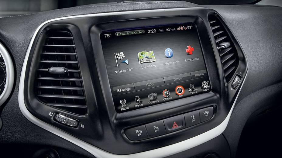 Sistema multim&iacute;dia com touch screen | <a href="https://preprod.quatrorodas.abril.com.br/carros/impressoes/jeep-cherokee-800423.shtml" target="_blank" rel="migration">Leia mais</a>