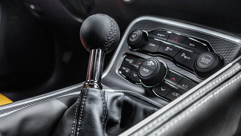 C&acirc;mbio manual de seis marchas | <a href="https://preprod.quatrorodas.abril.com.br/carros/impressoes/dodge-challenger-hellcat-802142.shtml" target="_blank" rel="migration">Leia mais</a>
