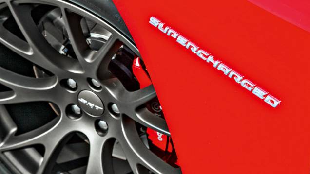 Freios da Brembo com rodas aro 20 | <a href="https://preprod.quatrorodas.abril.com.br/carros/impressoes/dodge-challenger-hellcat-802142.shtml" target="_blank" rel="migration">Leia mais</a> Freios da Brembo com rodas aro 20 | <a href="https://preprod.quatrorodas.abril.com.br/carros/impressoes/dodge-challenger-hellcat-802142.shtml" target="_blank" rel="migration">Leia mais</a>