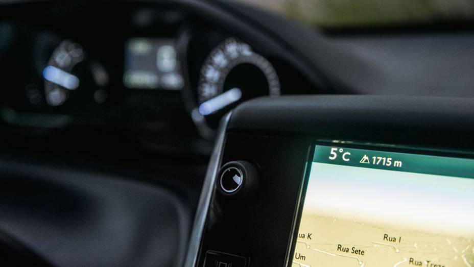 Luz com símbolo da mola, no conta-giros, indica a fase de aquecimento | <a href="https://preprod.quatrorodas.abril.com.br/reportagens/geral/teste-sistemas-partida-frio-800637.shtml" target="_blank" rel="migration">Leia mais</a> Luz com símbolo da mola, no conta-giros, indica a fase de aquecimento | <a href="https://preprod.quatrorodas.abril.com.br/reportagens/geral/teste-sistemas-partida-frio-800637.shtml" target="_blank" rel="migration">Leia mais</a>