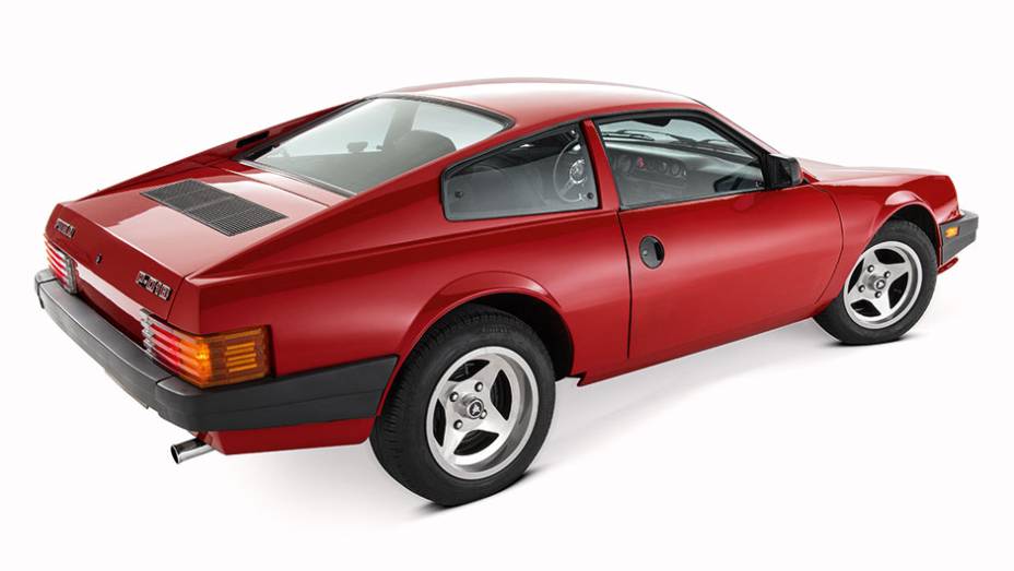 Lanternas de Bras&iacute;lia, mas ma&ccedil;anetas e rodas eram exclusivas | <a href="https://preprod.quatrorodas.abril.com.br/carros/classicos-brasileiros/puma-p-018-800504.shtml" target="_blank" rel="migration">Leia mais</a>