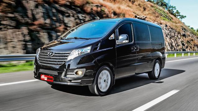 Motor 2.0 turbo para levar 7 pessoas e muita bagagem | <a href="https://preprod.quatrorodas.abril.com.br/carros/impressoes/jac-t8-800521.shtml" target="_blank" rel="migration">Leia mais</a> Motor 2.0 turbo para levar 7 pessoas e muita bagagem | <a href="https://preprod.quatrorodas.abril.com.br/carros/impressoes/jac-t8-800521.shtml" target="_blank" rel="migration">Leia mais</a>
