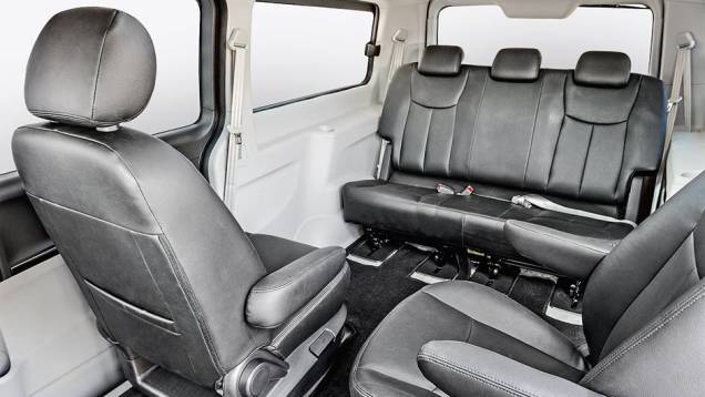 Na segunda fila, os bancos são giratórios, num ambiente com muito espaço para cinco | <a href="https://preprod.quatrorodas.abril.com.br/carros/impressoes/jac-t8-800521.shtml" target="_blank" rel="migration">Leia mais</a> Na segunda fila, os bancos são giratórios, num ambiente com muito espaço para cinco | <a href="https://preprod.quatrorodas.abril.com.br/carros/impressoes/jac-t8-800521.shtml" target="_blank" rel="migration">Leia mais</a>