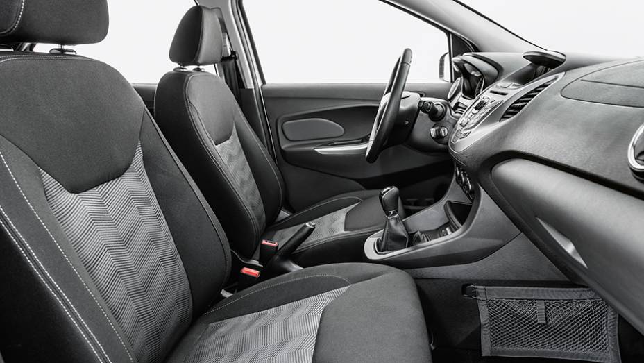  rede junto ao console e | <a href="https://preprod.quatrorodas.abril.com.br/carros/testes/novo-ford-ka-795762.shtml" rel="migration">Leia mais</a>