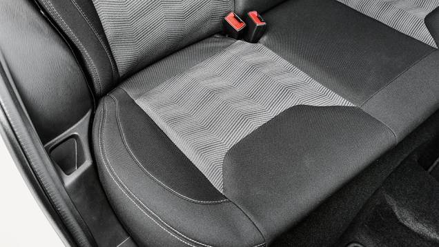 buraco no banco traseiro | <a href="https://preprod.quatrorodas.abril.com.br/carros/testes/novo-ford-ka-795762.shtml" rel="migration">Leia mais</a>
buraco no banco traseiro | <a href="https://preprod.quatrorodas.abril.com.br/carros/testes/novo-ford-ka-795762.shtml" rel="migration">Leia mais</a>