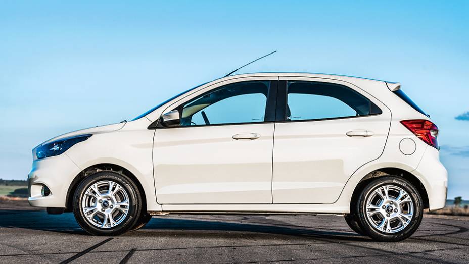 De perfil, o novo hatch lembra o Chevrolet Onix | <a href="https://preprod.quatrorodas.abril.com.br/carros/testes/novo-ford-ka-795762.shtml" rel="migration">Leia mais</a> De perfil, o novo hatch lembra o Chevrolet Onix | <a href="https://preprod.quatrorodas.abril.com.br/carros/testes/novo-ford-ka-795762.shtml" rel="migration">Leia mais</a>