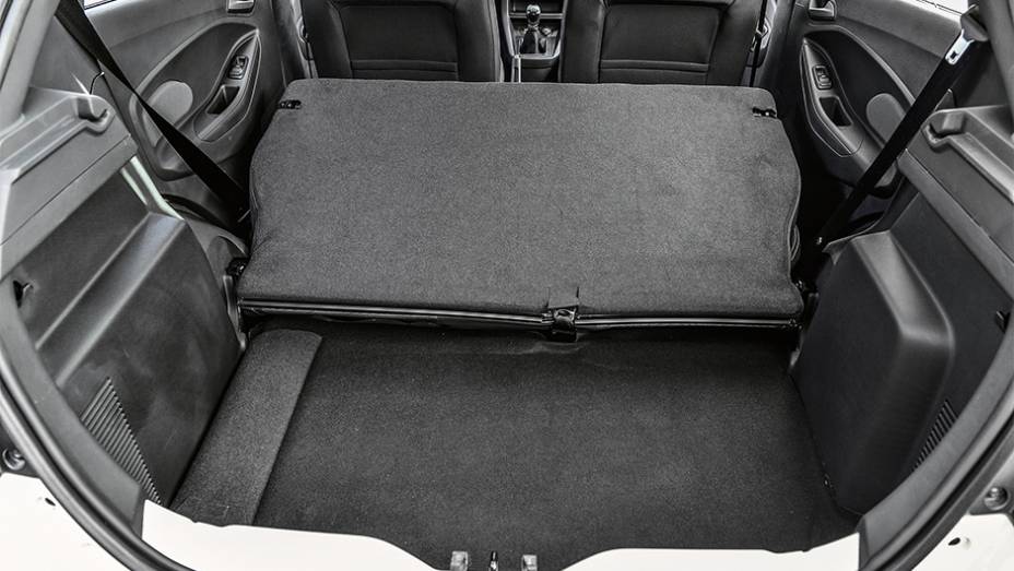 O porta-malas &eacute; bem pequeno: s&atilde;o apenas 257 litros | <a href="https://preprod.quatrorodas.abril.com.br/carros/testes/novo-ford-ka-795762.shtml" rel="migration">Leia mais</a>
