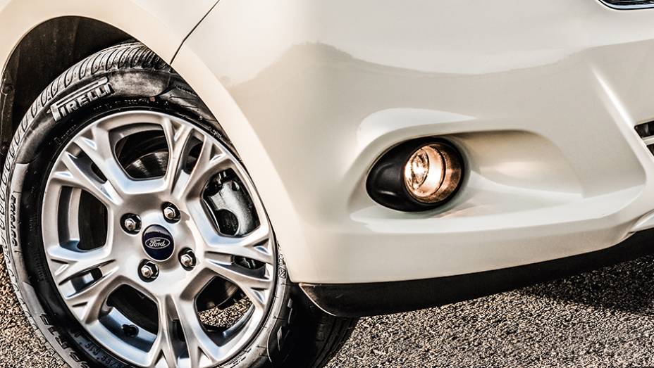 Rodas de liga leve, far&oacute;is de neblina, | <a href="https://preprod.quatrorodas.abril.com.br/carros/testes/novo-ford-ka-795762.shtml" rel="migration">Leia mais</a>