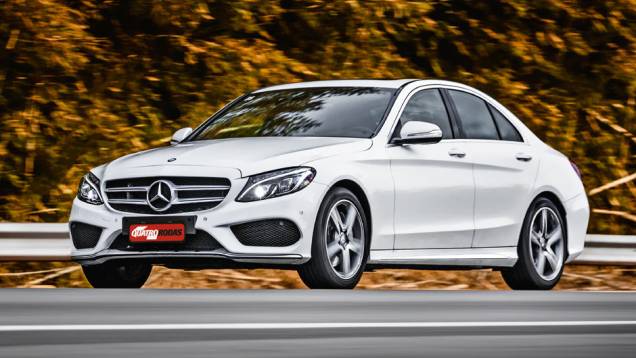 Design criado para unir o clássico e o moderno | <a href="https://preprod.quatrorodas.abril.com.br/carros/testes/mercedes-benz-c-250-sport-802663.shtml" target="_blank" rel="migration">Leia mais</a> Design criado para unir o clássico e o moderno | <a href="https://preprod.quatrorodas.abril.com.br/carros/testes/mercedes-benz-c-250-sport-802663.shtml" target="_blank" rel="migration">Leia mais</a>