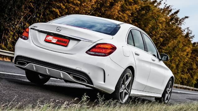 Saída dupla de escape é exclusiva da versão C 250 | <a href="https://preprod.quatrorodas.abril.com.br/carros/testes/mercedes-benz-c-250-sport-802663.shtml" target="_blank" rel="migration">Leia mais</a> Saída dupla de escape é exclusiva da versão C 250 | <a href="https://preprod.quatrorodas.abril.com.br/carros/testes/mercedes-benz-c-250-sport-802663.shtml" target="_blank" rel="migration">Leia mais</a>
