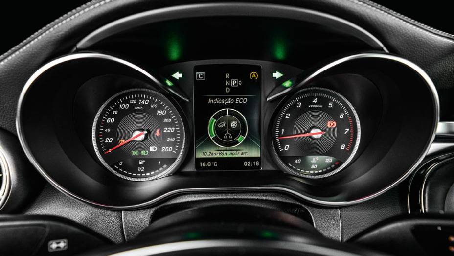 Instrumentos são fáceis de ler | <a href="https://preprod.quatrorodas.abril.com.br/carros/testes/mercedes-benz-c-250-sport-802663.shtml" target="_blank" rel="migration">Leia mais</a>